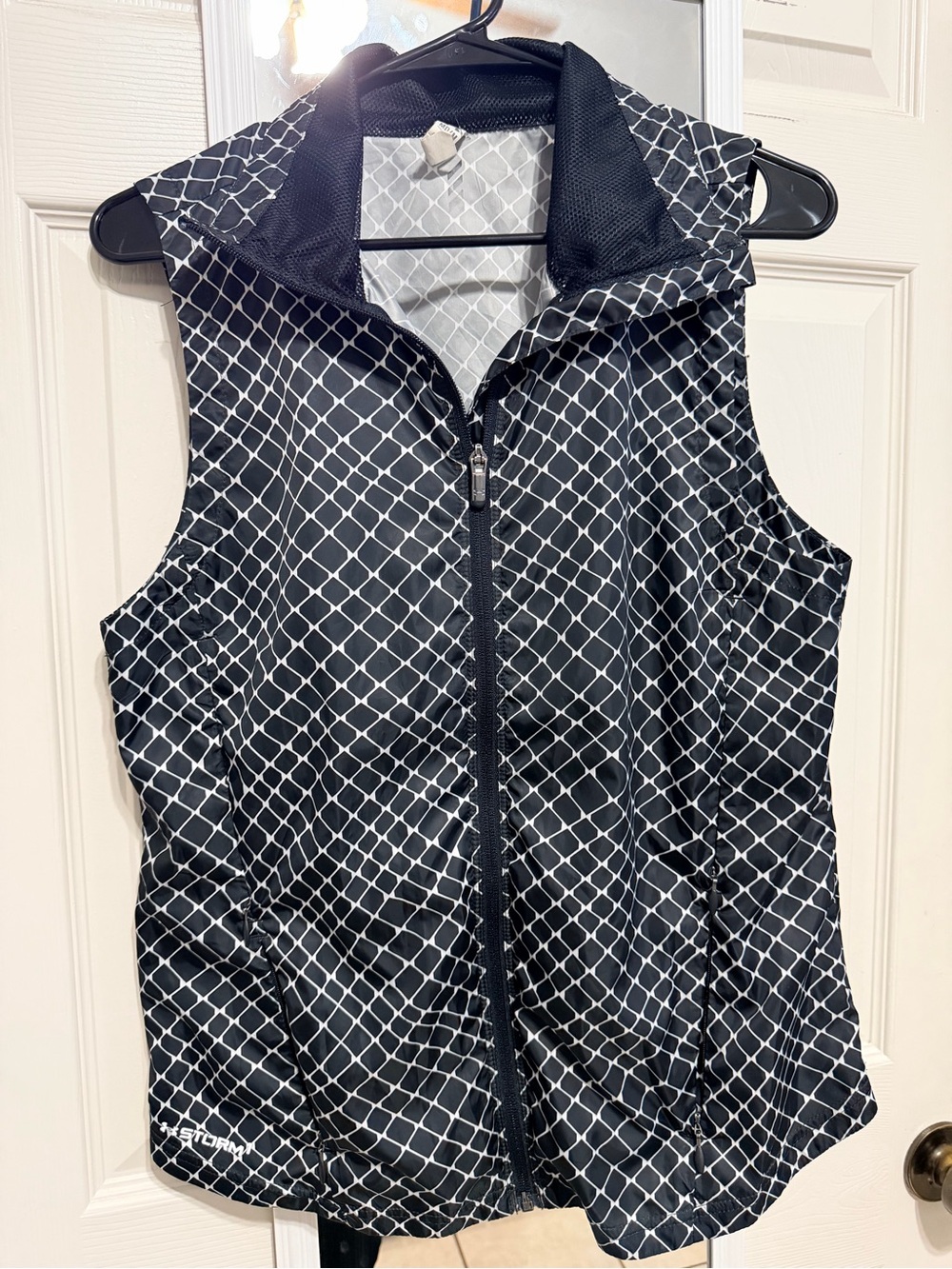 Under Armour Black and White Geometric Sleeveless Vest